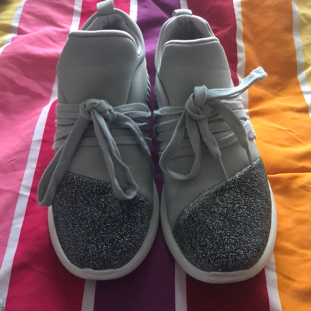Dolce Vita grey tennis shoes